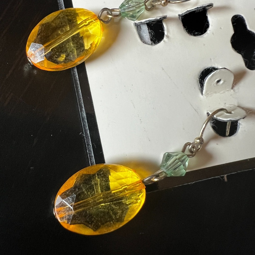 Napier Yellow Green Faceted Glass Dangle Earrings Silver Tone Hook NWT - Picture 4 of 4